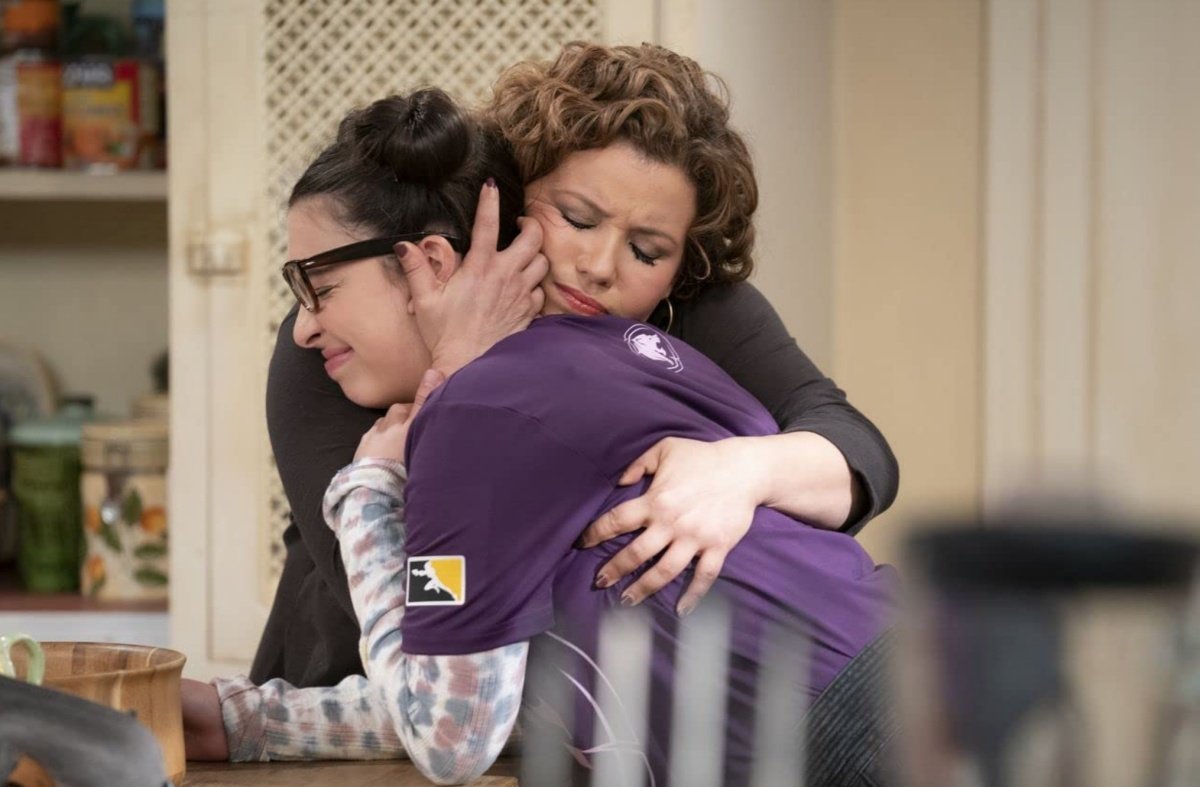 10 meilleures émissions LGBTQ+ sur Netflix | La Mary Sue 12 Un jour à la fois (2017) Justina Machado et Isabella Gomez dans Penny Pinching (2020)