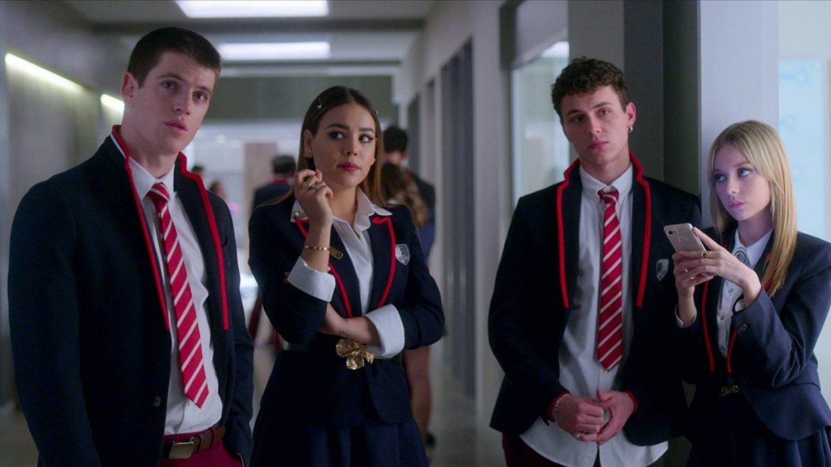 10 meilleures émissions LGBTQ+ sur Netflix | La Mary Sue 9 Danna Paola, Arón Piper, Ester Expósito et Miguel Bernardeau dans Élite (2018)
