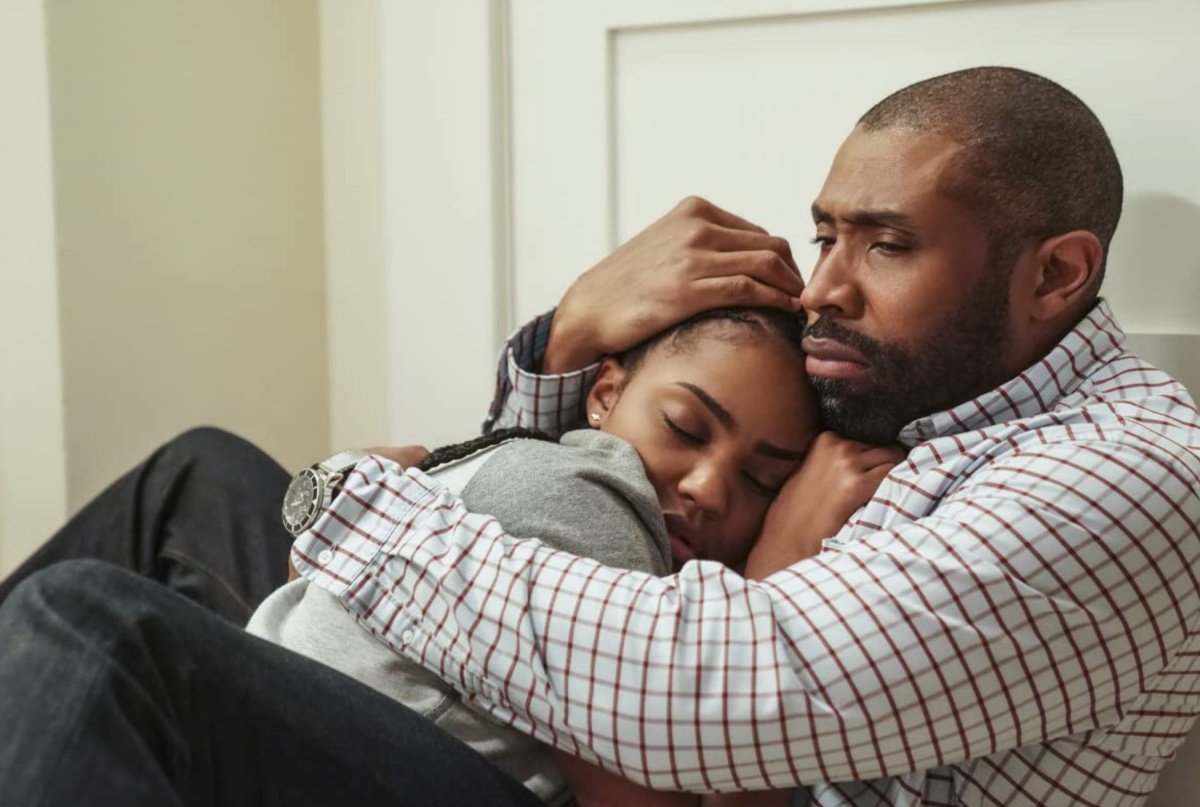 10 meilleures émissions LGBTQ+ sur Netflix | La Mary Sue 13 Cress Williams et China Anne McClain dans Black Lightning (2017)