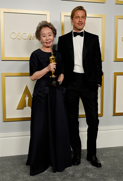 Youn Yuh Jung et Brad Pitt
