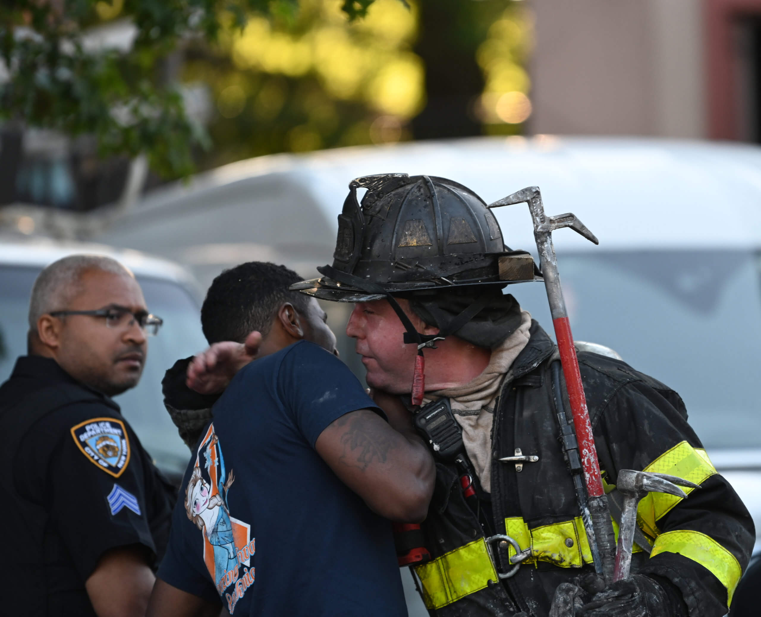 Un pompier en congé apporte une aide héroïque à la lutte contre l'incendie de Brooklyn - 4