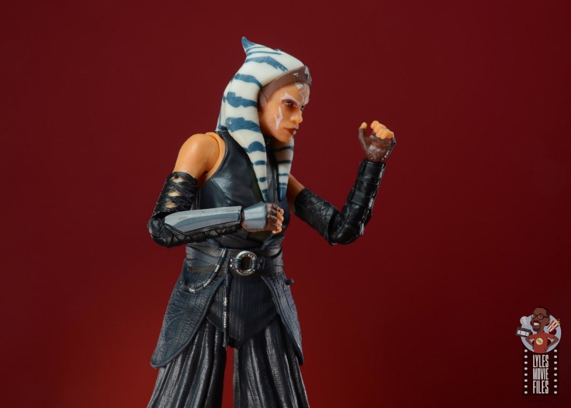 Revue de Star Wars Black Series Ahsoka Tano (Le Mandalorien) 6 star wars the black series revue mandalorian ahsoka – gantelets détaillés
