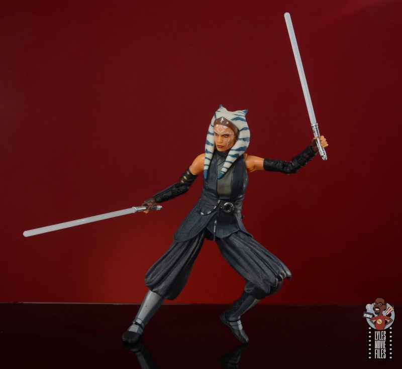 Revue de Star Wars Black Series Ahsoka Tano (Le Mandalorien) 13 star wars the black series revue mandalorian ahsoka – sabres laser à position profonde sortis