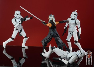 star wars the black series mandalorian ahsoka review - combattre les stormtroopers