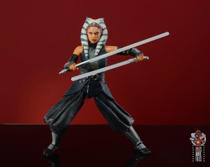 star wars the black series critique d'ahsoka mandalorien - position de combat