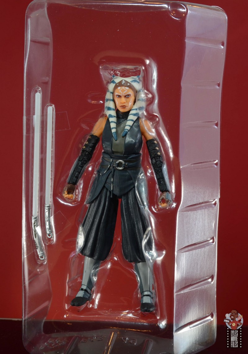 Revue de Star Wars Black Series Ahsoka Tano (Le Mandalorien) 17 star wars the black series test mandalorian ahsoka - accessoires dans le plateau