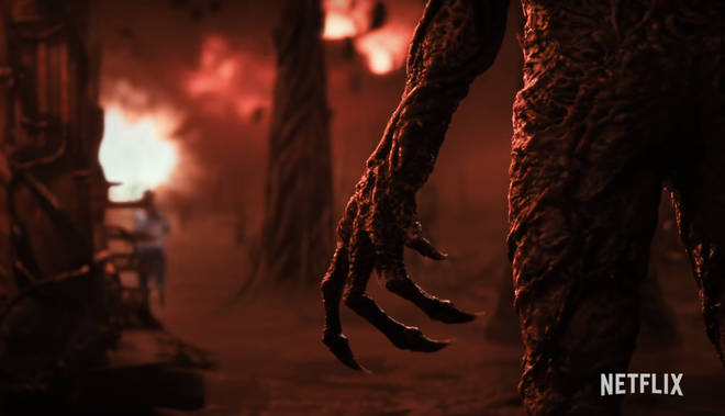Stranger Things 4 : Max meurt-il ? A-t-elle des pouvoirs ? 6 Vecna regarde Max tenter de s'échapper