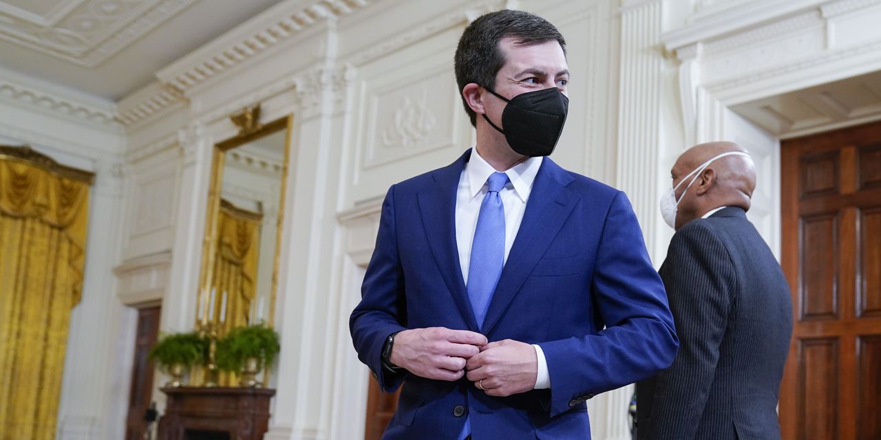 Un panel de la FDA examinera le candidat Novavax comme quatrième vaccin potentiel pour les adultes américains, et Pete Buttigieg est testé positif au COVID 2 Un panel de la FDA examinera le candidat Novavax comme quatrième vaccin potentiel pour les adultes américains, et Pete Buttigieg est testé positif au COVID - 1