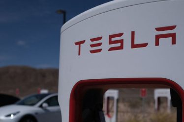 Tesla mis à niveau pour acheter chez UBS après une baisse de 31% du cours de l'action - 17