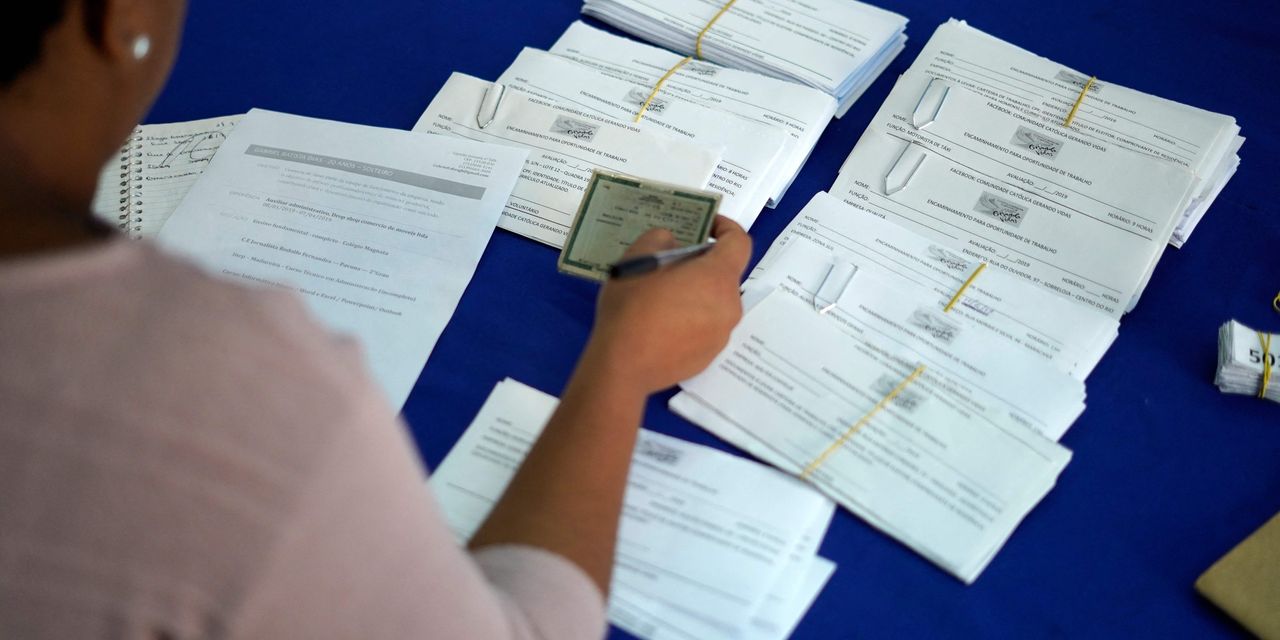 Les demandes de chômage aux États-Unis bondissent de 27 000 pour atteindre un sommet de cinq mois de 229 000 2 Les demandes de chômage aux États-Unis bondissent de 27 000 pour atteindre un sommet de cinq mois de 229 000 - 1