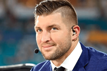 Valeur nette de Tim Tebow, vie et carrière de football - 7