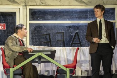 La saison détrempée de Broadway: plusieurs émissions nominées aux Tony font pleuvoir - 9