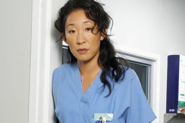 Sandra Oh dit que la renommée soudaine de "Grey's Anatomy" a eu un impact sur sa santé : "Je suis tombée malade" - 14