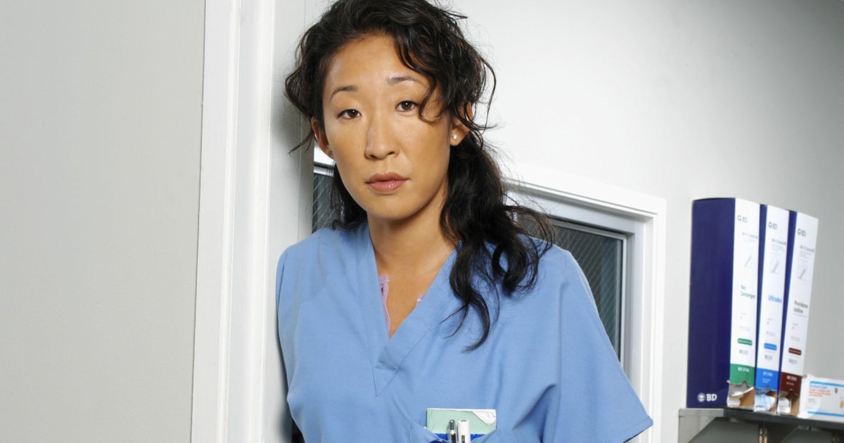 Sandra Oh dit que la renommée soudaine de "Grey's Anatomy" a eu un impact sur sa santé : "Je suis tombée malade" 2 Sandra Oh dit que la renommée soudaine de "Grey's Anatomy" a eu un impact sur sa santé : "Je suis tombée malade" - 1