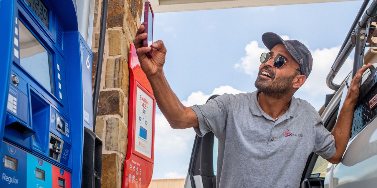 Le prix national moyen de l'essence a atteint 5 dollars le gallon et "les prix pourraient encore augmenter", déclare Gas Buddy 2 Le prix national moyen de l'essence a atteint 5 dollars le gallon et "les prix pourraient encore augmenter", déclare Gas Buddy - 1