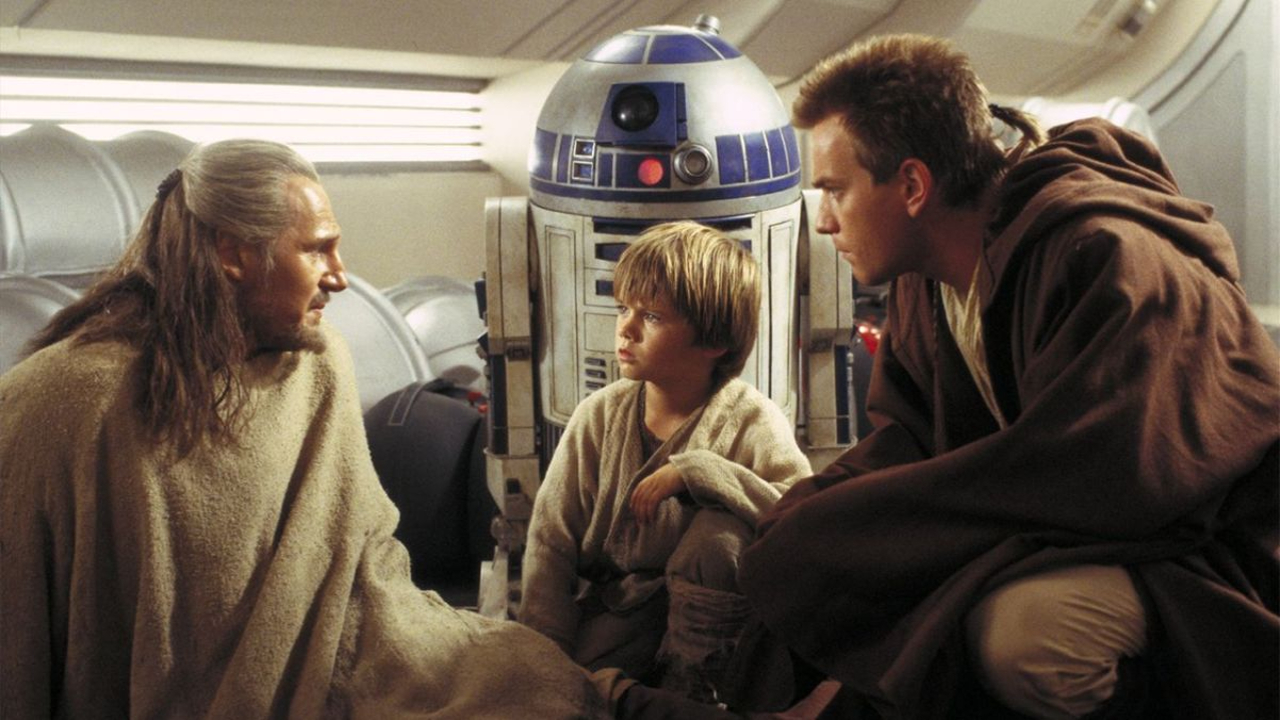 The Acolyte : 6 choses rapides que nous savons sur la prochaine série télévisée Star Wars 8 Liam Neeson, Jake Lloyd et Ewan McGregor dans Star Wars : Épisode I - La Menace fantôme