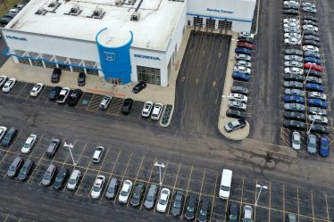 Les prix des voitures neuves ont de nouveau augmenté, tout le monde paie l'autocollant ; quand la pression commencera-t-elle à s'atténuer ? - 7