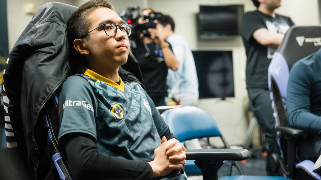 Quelles équipes LCS Doublelift pourrait-il rejoindre s'il revenait au jeu professionnel? 5 Danny en maillot Evil Geniuses avant la finale des LCS.