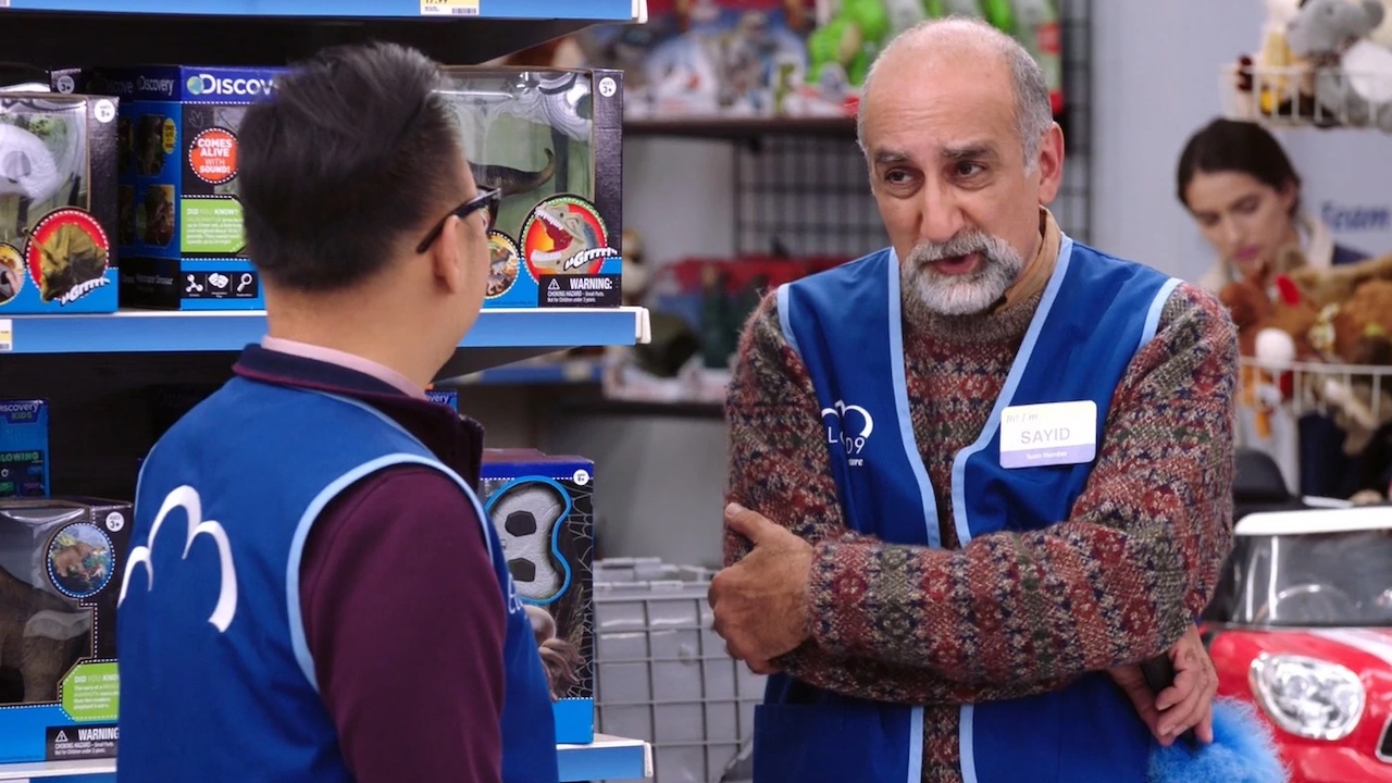 Mme Marvel et 10 autres grandes représentations de personnages musulmans dans les films et la télévision récents 8 Amir Korangy comme Sayid dans Superstore