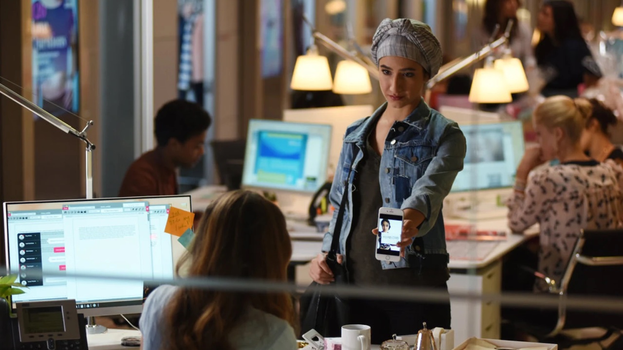 Mme Marvel et 10 autres grandes représentations de personnages musulmans dans les films et la télévision récents 7 NIkohl Boosheri comme Adena El Amin dans The Bold Type