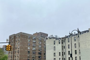 Les plans proposés prévoient maintenant un immeuble résidentiel de 24 étages sur la 14e rue et l'avenue C - 9