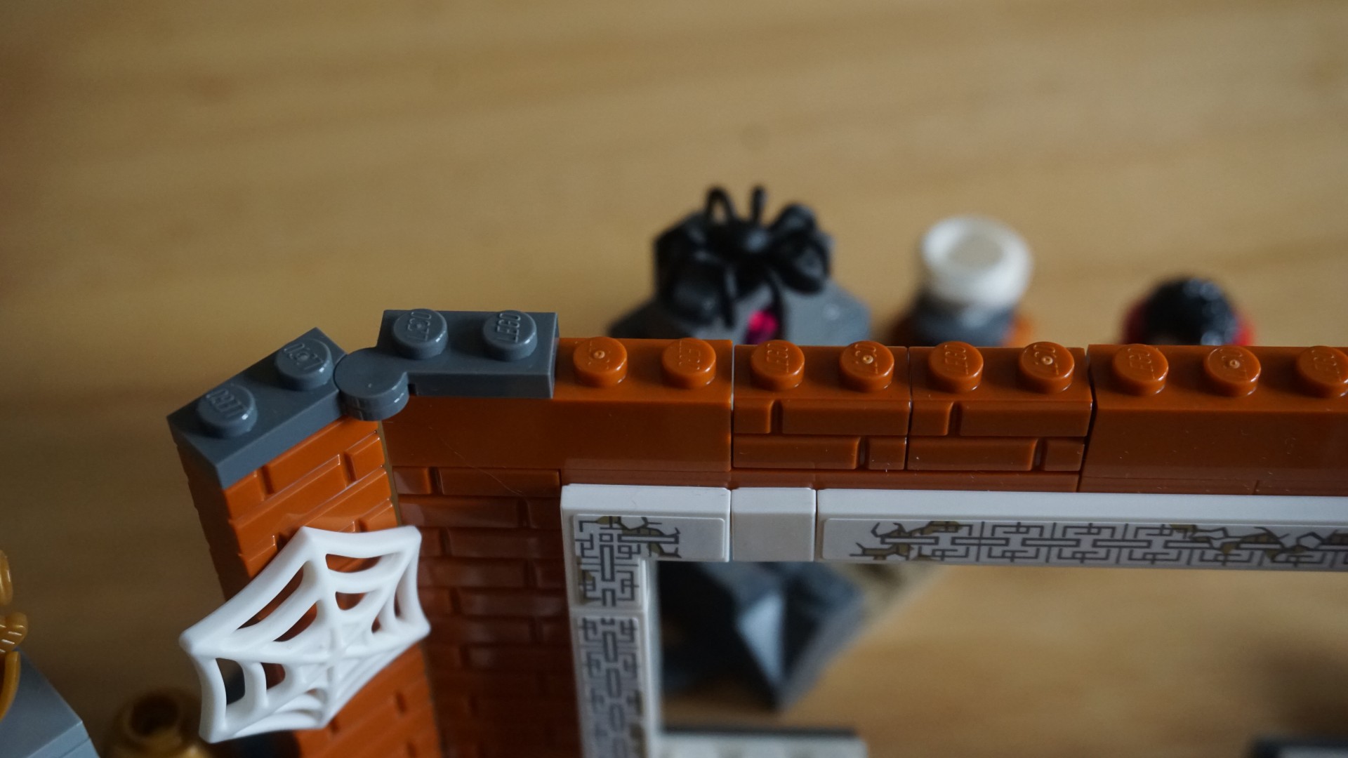 Revue de Lego Marvel Spider-Man à l'atelier Sanctum 5 Lego Marvel Spider-Man au Sanctum Workshop_Archway gros plan