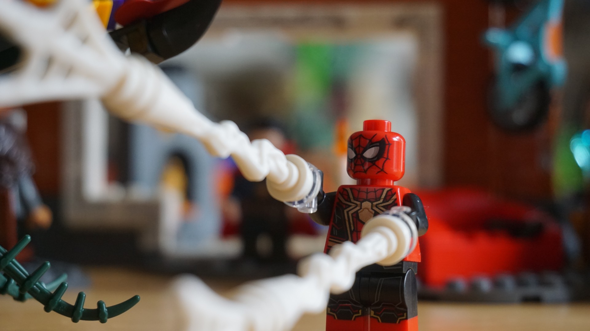 Revue de Lego Marvel Spider-Man à l'atelier Sanctum 7 Lego Marvel Spider-Man à l'atelier Sanctum_Spider-Man avec pièces jointes Web