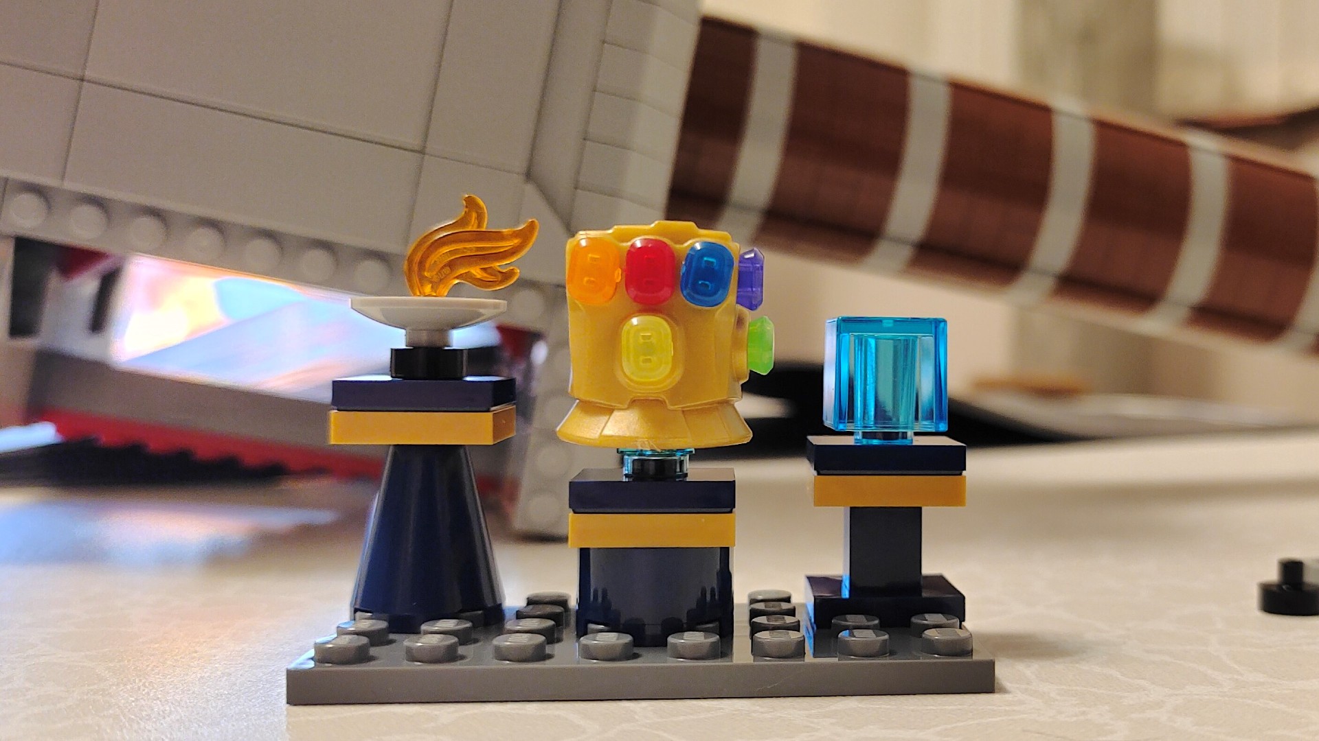 Test du marteau de Thor Lego Marvel 6 Lego Marvel Thor's Hammer 76209_Odin's Fire, Infinity Gauntlet et le Tesseract