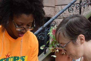 Kendra J. Ross, leader des arts, dirige la 9e édition annuelle de STooPS BEDSTUY ARTS CRAWL - 5