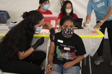 Un panel de la FDA donne son feu vert pour que les enfants de moins de 5 ans soient vaccinés, mais les experts craignent que tous les parents ne soient pas d'accord - 7