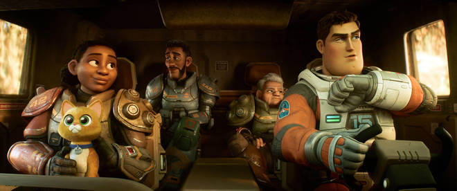 Chris Evans dit qu'il est "heureux" que le baiser homosexuel de Lightyear ait été rétabli après un contrecoup 4 Le baiser se produit entre Alicia (photo) et sa femme