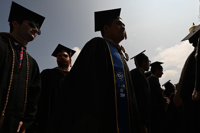 Un diplômé de Purdue dénonce un prêt étudiant alternatif, suspendu par l'université: "C'était extrêmement difficile, avant que je réduise mes mensualités, de pouvoir payer un loyer, acheter de la nourriture" - 3