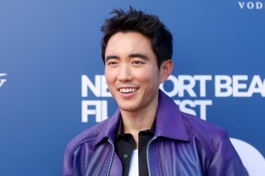 Avec qui Justin H. Min sort-il ? Le statut relationnel de la star de Netflix - 9