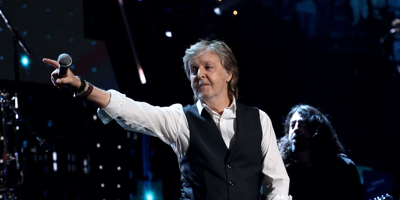 Paul McCartney : Le Beatle de 80 ans prouve qu'on peut vieillir avec grâce 2 Paul McCartney : Le Beatle de 80 ans prouve qu'on peut vieillir avec grâce - 1
