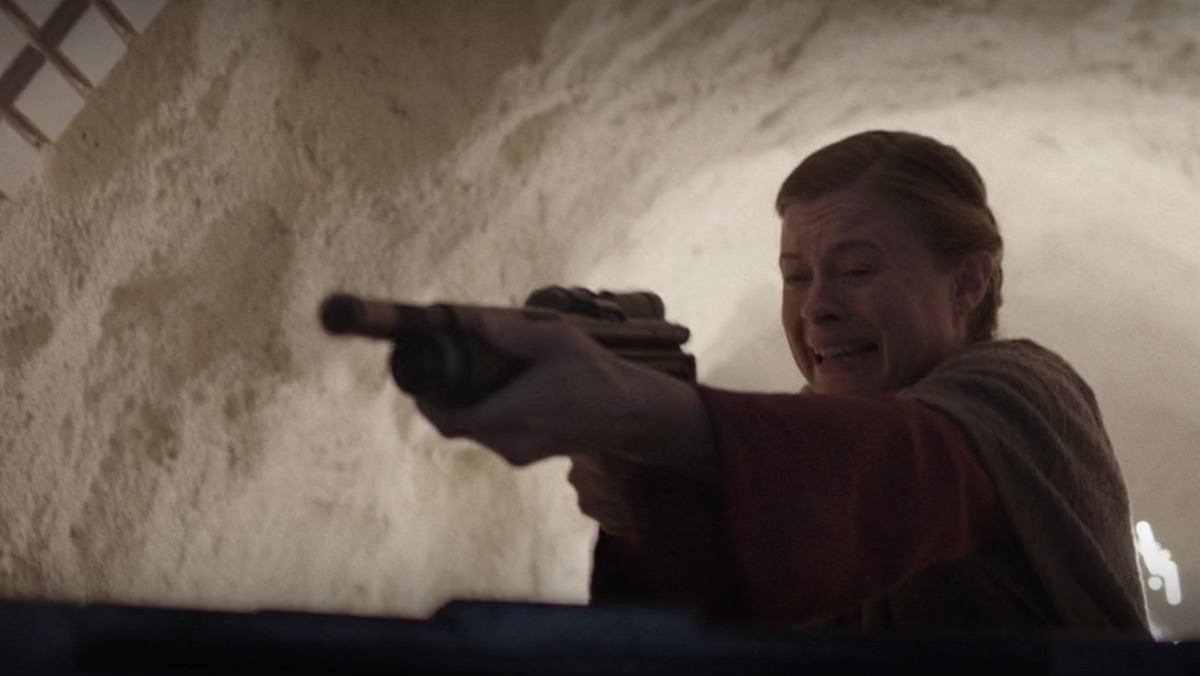 OBI-WAN KENOBI a montré qu'Owen et Beru étaient plus courageux que nous ne le savions 6 Tante Beru tire sur Reva sur Obi-Wan Kenobi