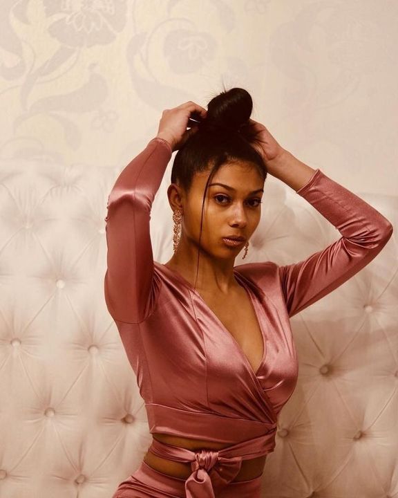 𝐇𝐘𝐍𝐀. - Monse Finnie-Sierra Capri💕🔮 - 6