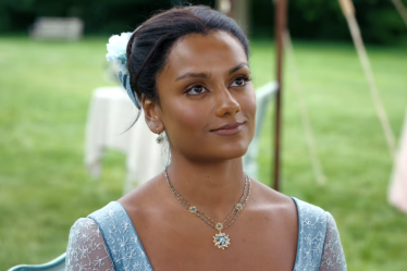 L'histoire la plus étrange de la préparation de scènes de sexe de Simone Ashley de "Bridgerton" à propos d'une émission Netflix complètement différente ⋆ Somag News - 8