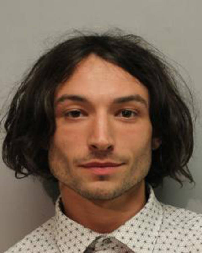 Ezra Miller aurait hébergé trois jeunes enfants dans une ferme avec accès... 4 Ezra Miller Booking Photo