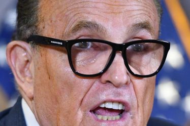 Rudy Giuliani giflé: le travailleur de ShopRite qui a frappé Giuliani a été "suspendu" - 9