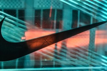 L'action Nike plonge alors que Wall Street se moque des perspectives de marge plutôt que d'encourager les bénéfices et les revenus - 7