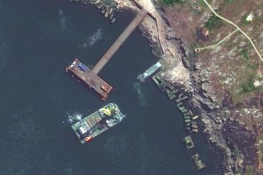 La Russie dit qu'elle a retiré des troupes de l'île de la mer Noire, mais continue son assaut vers l'Est - 5