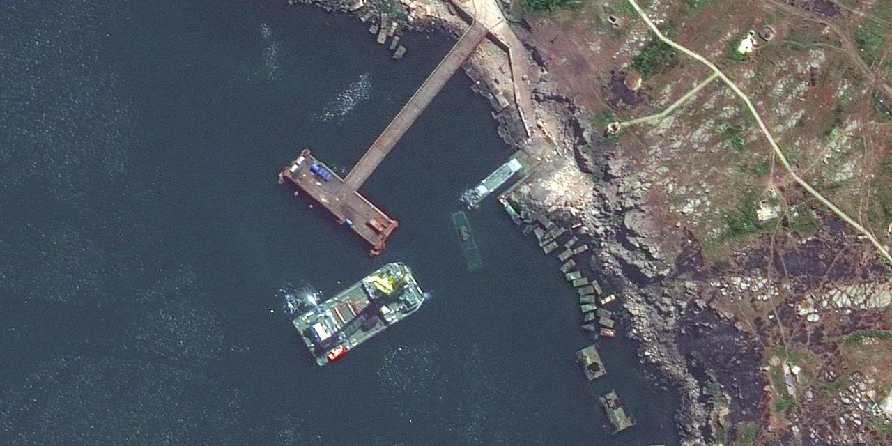La Russie dit qu'elle a retiré des troupes de l'île de la mer Noire, mais continue son assaut vers l'Est 2 La Russie dit qu'elle a retiré des troupes de l'île de la mer Noire, mais continue son assaut vers l'Est - 1