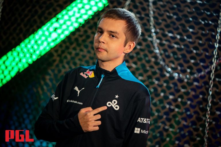 Cloud9 survit à la peur de 9z pour se qualifier pour les demi-finales de la Roobet Cup 2 Cloud9 survit à la peur de 9z pour se qualifier pour les demi-finales de la Roobet Cup - 1
