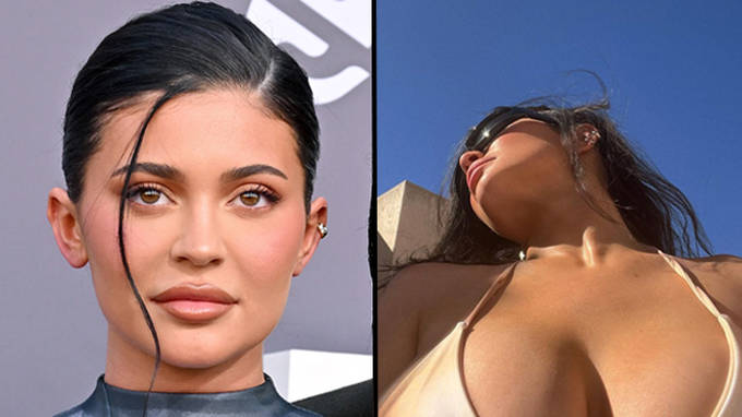 Kylie Jenner a secoué un bikini nu et ses fans tremblent 2 Kylie Jenner a secoué un bikini nu et ses fans tremblent - 1