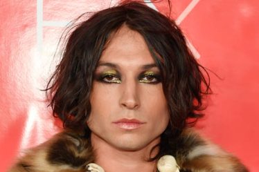 Ezra Miller accusé d'avoir soigné une adolescente dès l'âge de 12 ans - 7