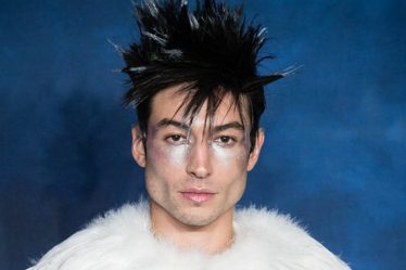 Ezra Miller supprime Instagram après avoir disparu avec un adolescent qu'ils auraient soigné - 7
