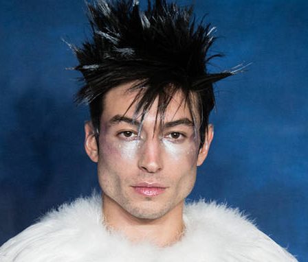 Ezra Miller supprime Instagram après avoir disparu avec un adolescent qu'ils auraient soigné 24 Ezra Miller supprime Instagram après avoir disparu avec un adolescent qu'ils auraient soigné - 23
