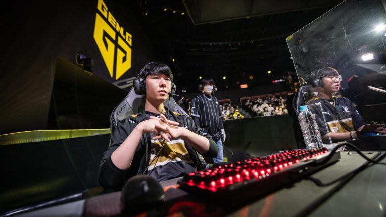 Lehends vole Baron avec Singed, alimentant la victoire du Gen.G sur DWG KIA lors du Summer Split 2022 du LCK 2 Lehends vole Baron avec Singed, alimentant la victoire du Gen.G sur DWG KIA lors du Summer Split 2022 du LCK - 1