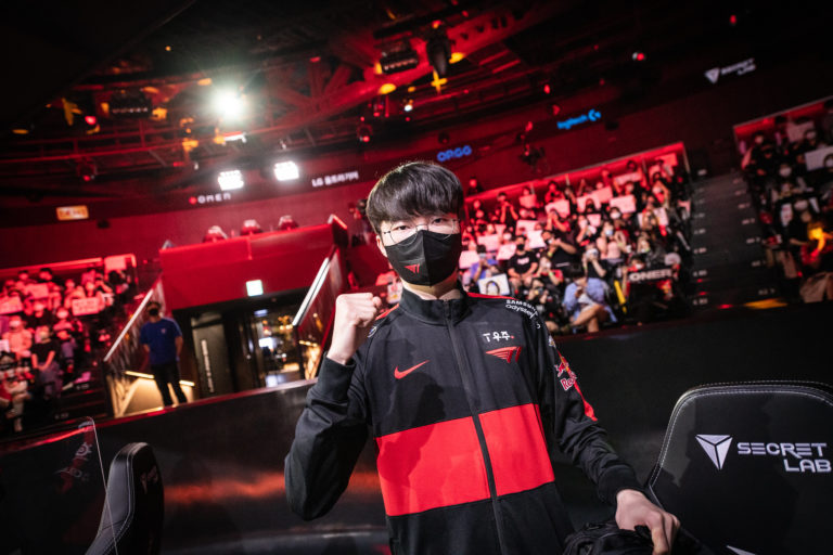 T1 domine DK avec un score propre de 2-0 ; enregistre la plus longue séquence de victoires consécutives de 24 matchs en LCK - 1