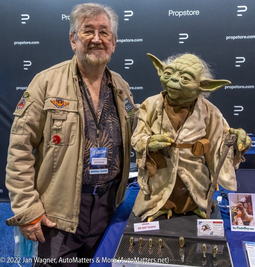 Nick Maley: Il a collaboré à la création du Yoda original et a construit cette récréation